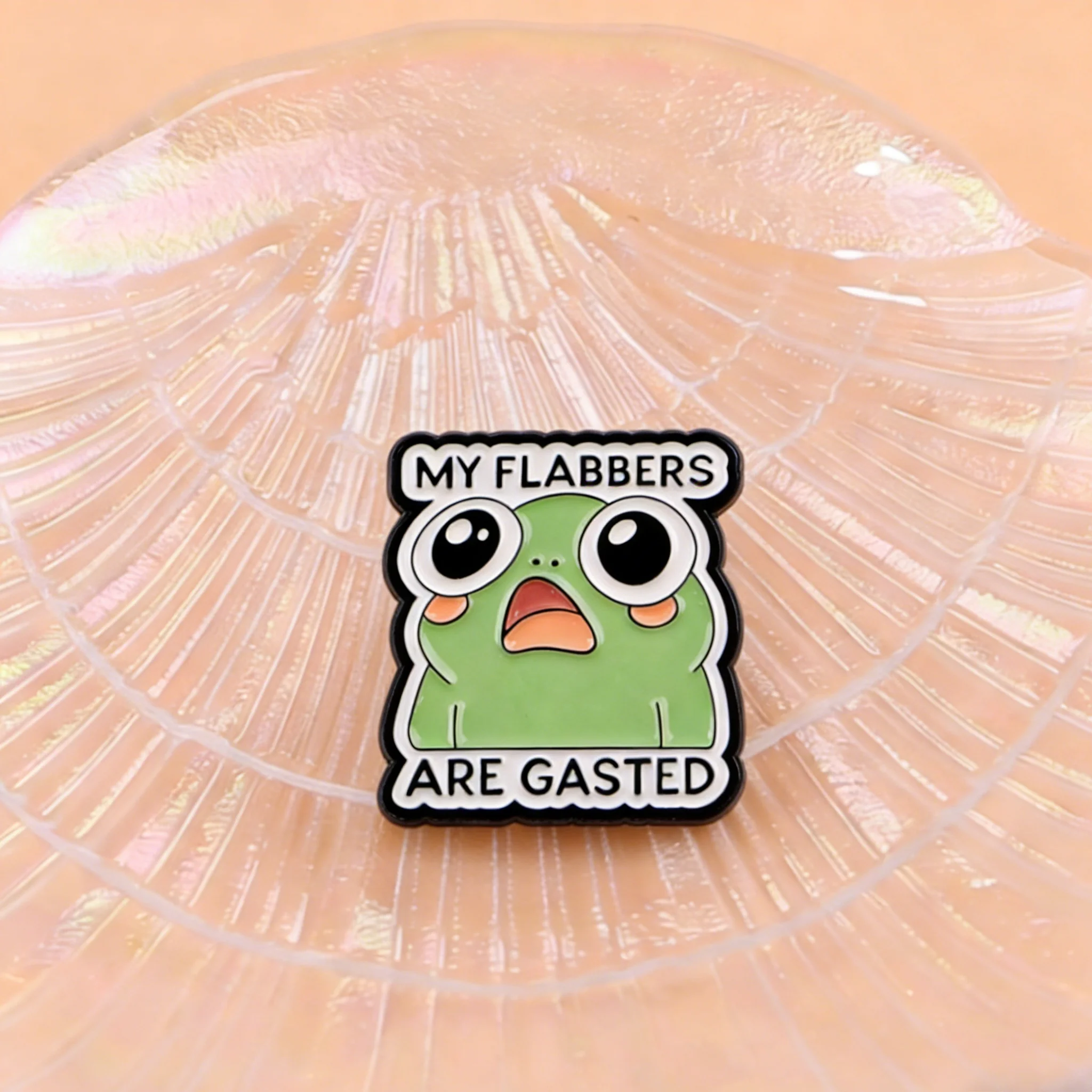 Pin esmaltado de rana con frases – Broche para solapa o mochila