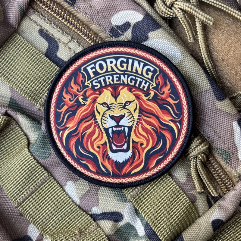 FORGING STRENGTH Parche táctico de león con velcro gancho y bucle - imagen 4