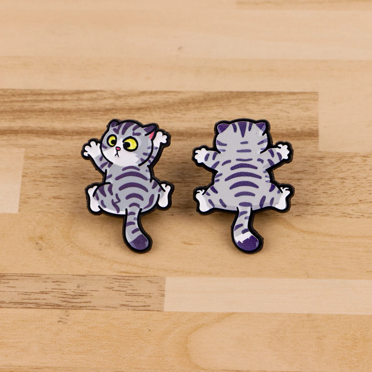Broches en acabado esmaltado
