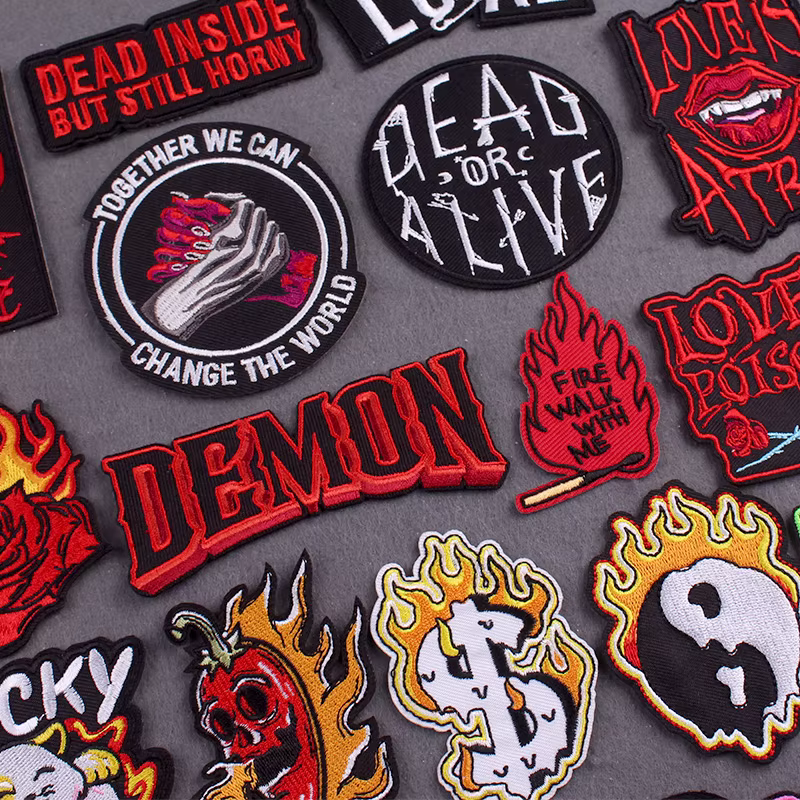 Parche Demon bordado estilo punk para planchar
