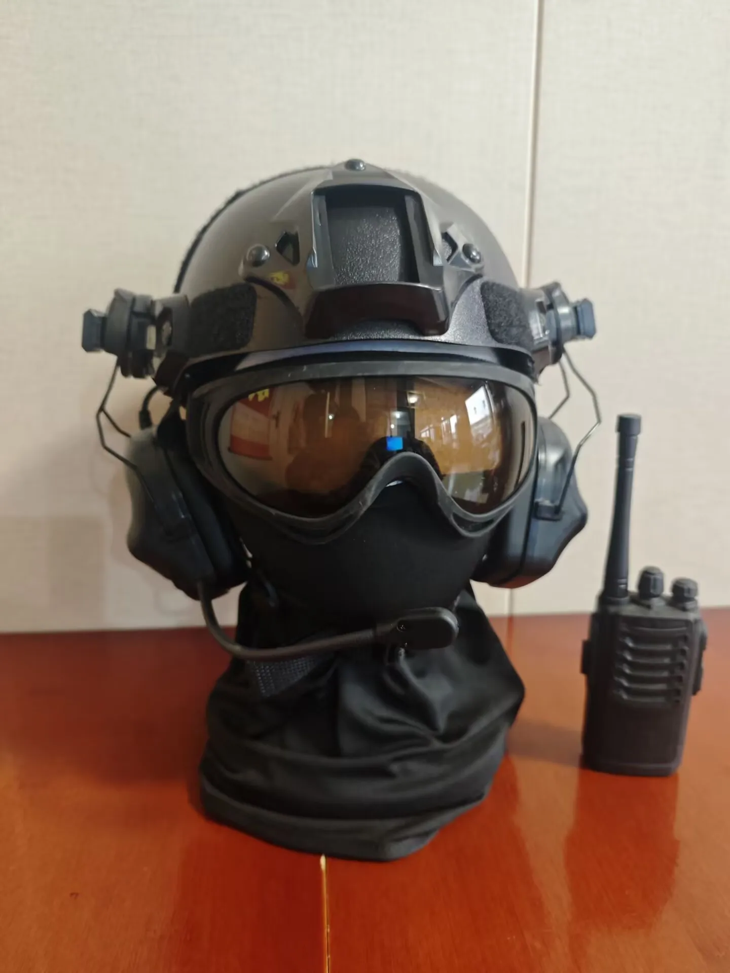 Casco táctico infantil NVG con auriculares, gafas y visor - imagen 4