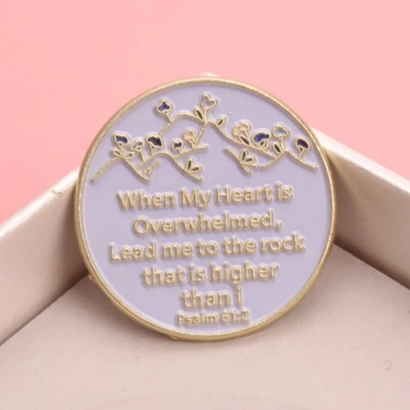 Broche vintage de solapa con lema de banda musical