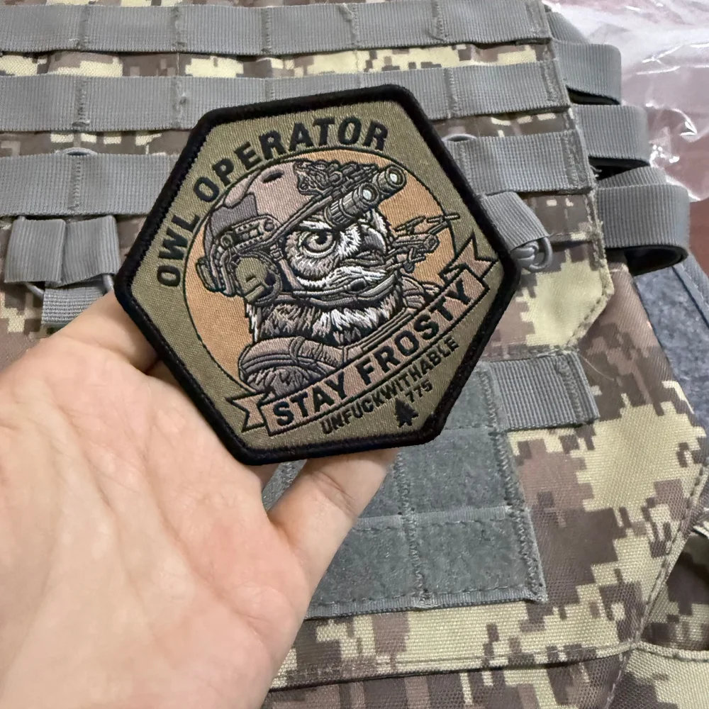 Insignia tejida “Night Predator”