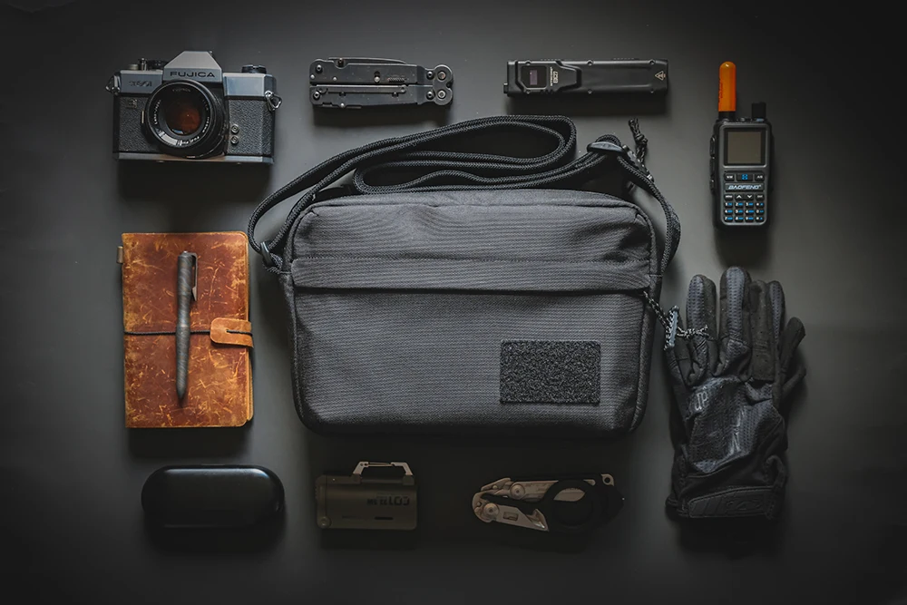 Vista frontal del MAUHOSO Bolso de mensajero para hombre