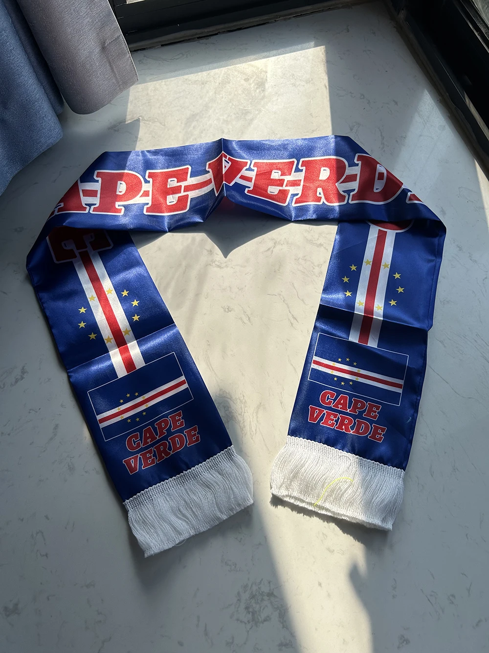 Bufanda Cabo Verde doble cara satén con borlas para fútbol - imagen 4