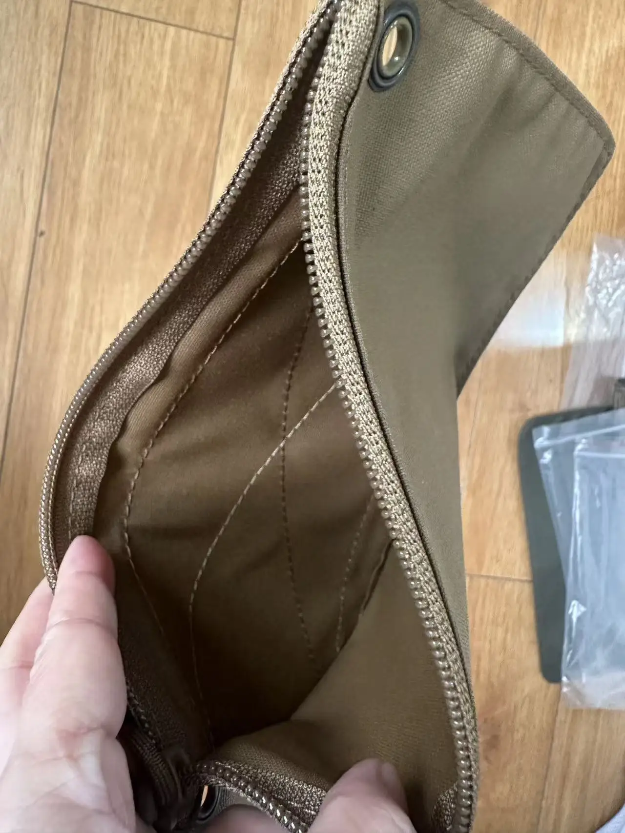 Bolsa de almacenamiento al aire libre para equipo y papelería versátil - imagen 4
