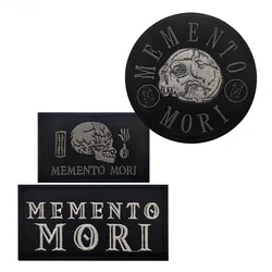 Parche moral Memento Mori – Calavera bordada con velcro táctico