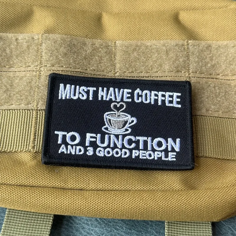 Parche táctico bordado frase café para funcionar – gancho y bucle