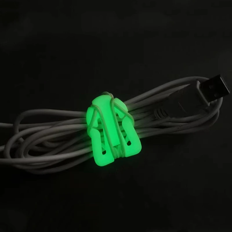 Clip luminoso MOLLE táctico para linternas y gestión de cables - imagen 3