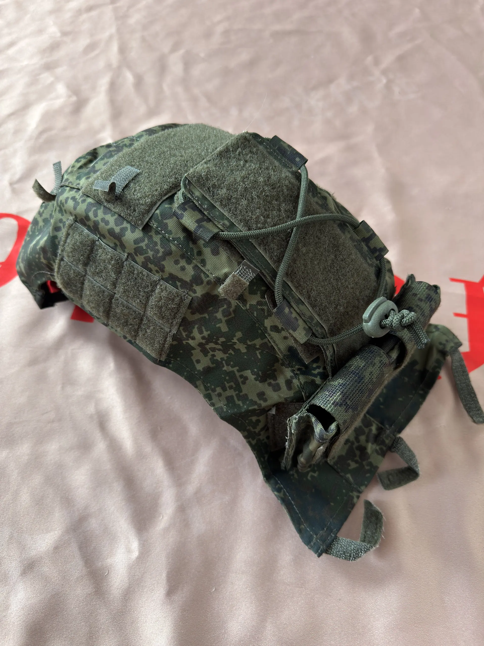 Funda para casco con camuflaje EMR