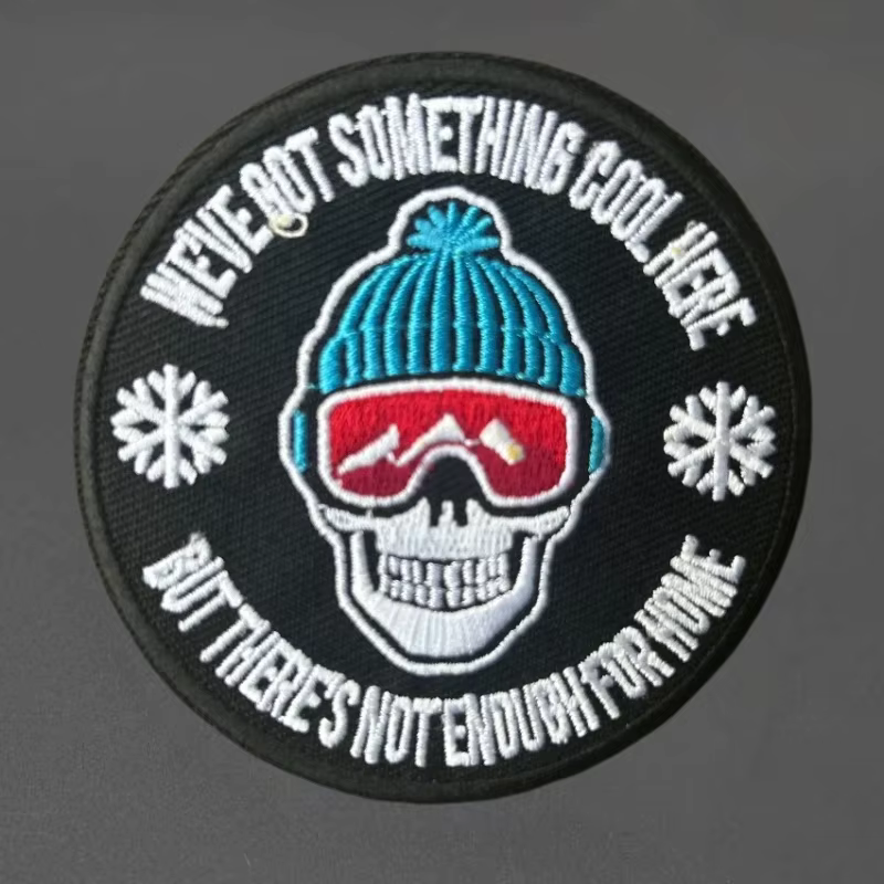 Parche bordado con diseño esqueleto y gorro
