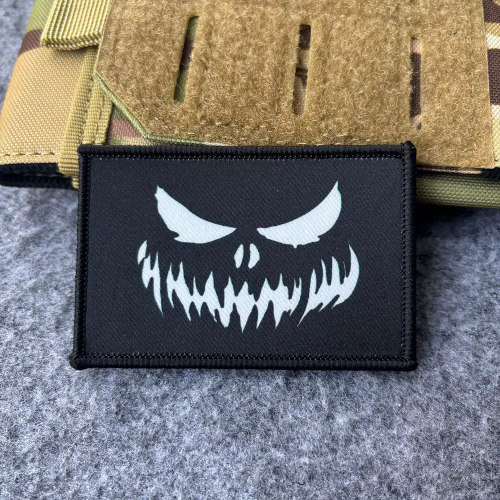 Parche con estilo militar y acabado apto para equipamiento
