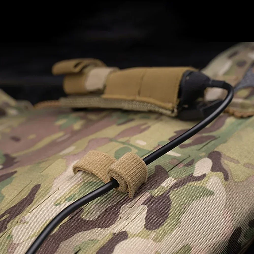 Organizador MOLLE para cables de casco y chaleco táctico - imagen 4