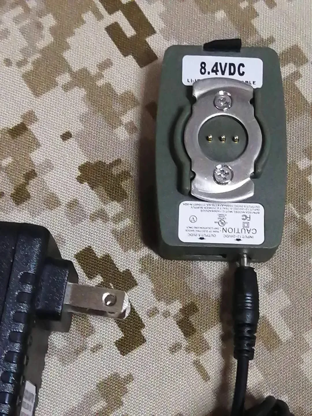 Cargador táctico de alta eficiencia para walkie talkie exterior - imagen 3