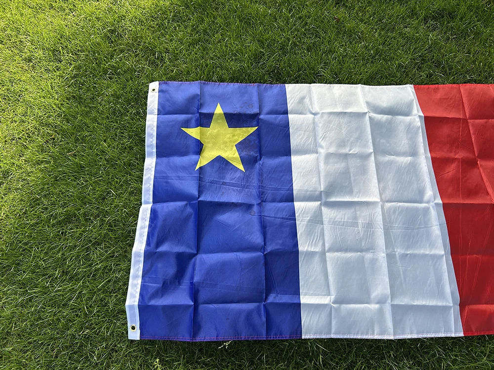 Bandera Arcardia en contexto de decoración exterior
