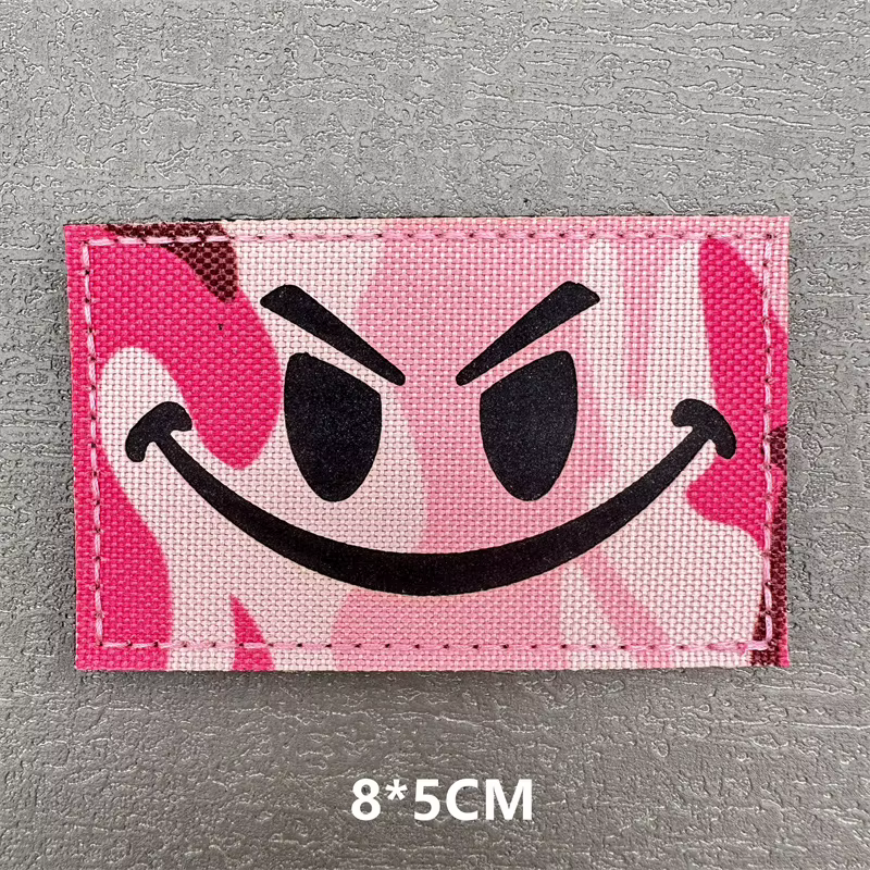 Parche táctico monstruo dientes largos rosa reflectante IR gancho y bucle