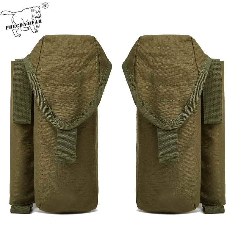 Bolsa y funda en verde oscuro con señalización
