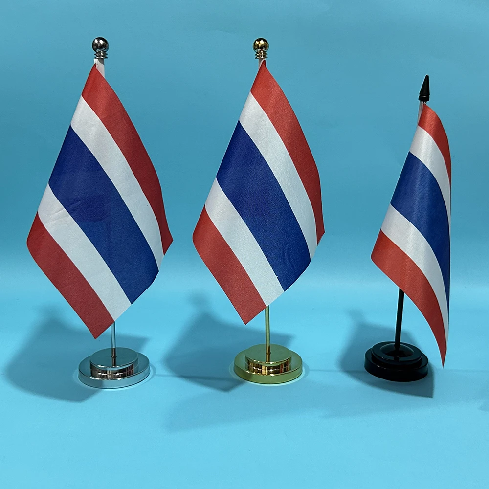 Bandera de Tailandia de escritorio sobre base negra