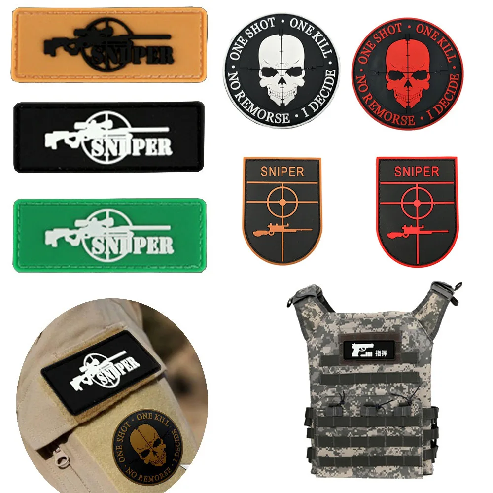Parche principal con diseño de calavera y sombrero cruzado