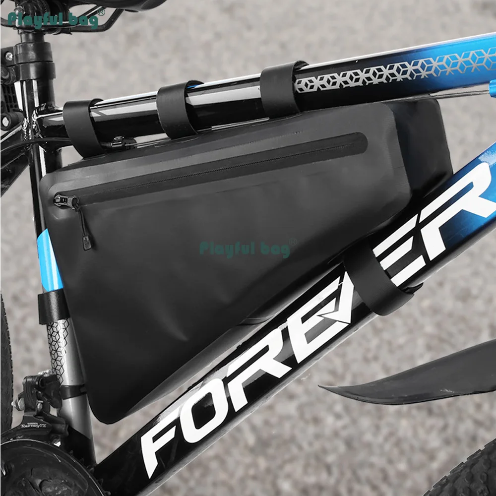 Bolsa triangular impermeable PLAYFUL BAG para bicicleta en color verde