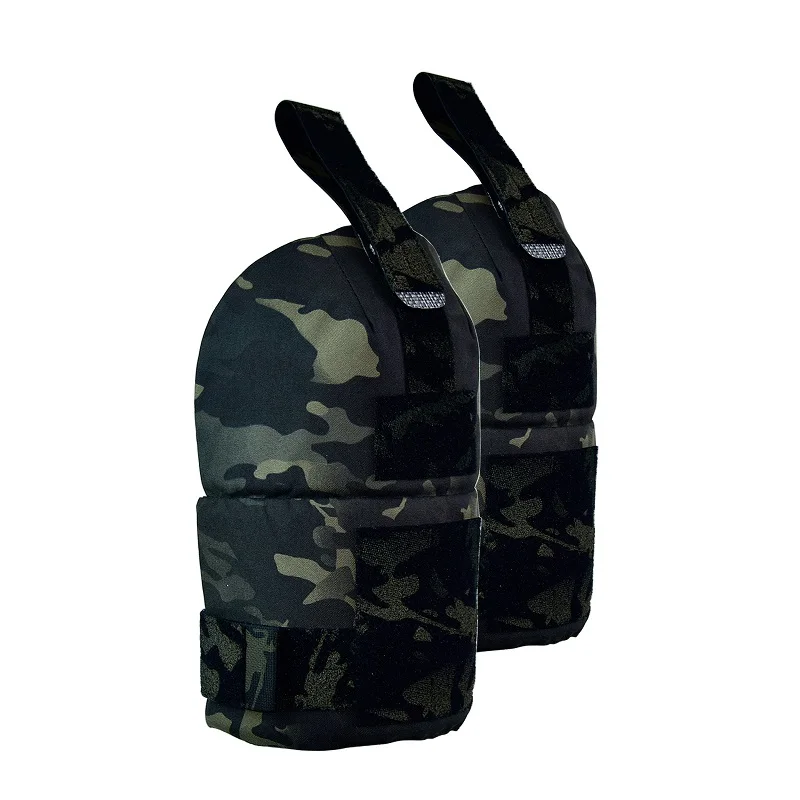 Protector de hombro en uso sobre equipamiento táctico