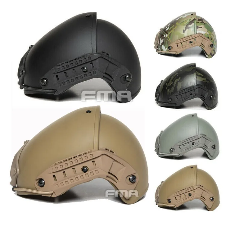 Casco táctico AF visto de frente mostrando la visera y el sistema de ventilación