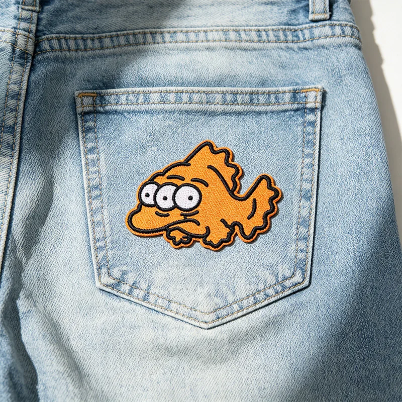 Parche bordado pez dorado, aplicable con plancha para ropa y gorras - imagen 4