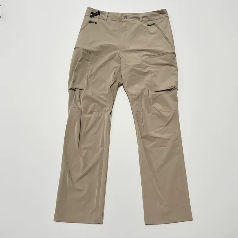 Pantalón cargo en uso urbano
