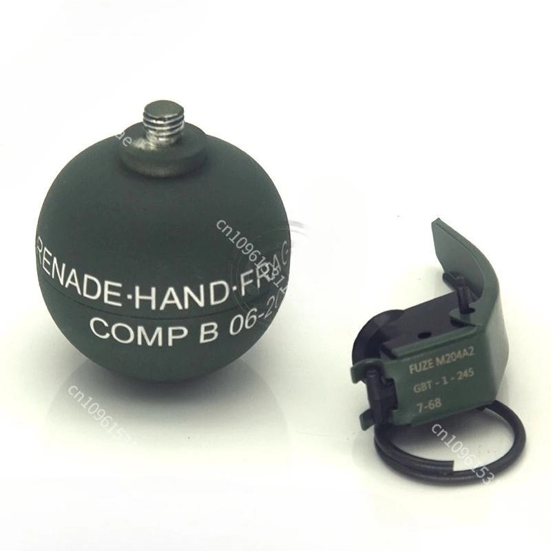 Réplica M67 verde militar de metal para cine y colección - imagen 3