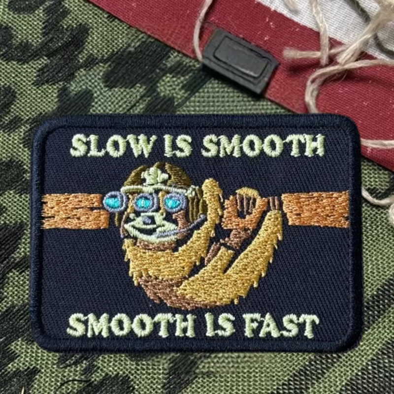 Parche táctico bordado Slow Is Smooth, Fast con gancho y bucle - imagen 5