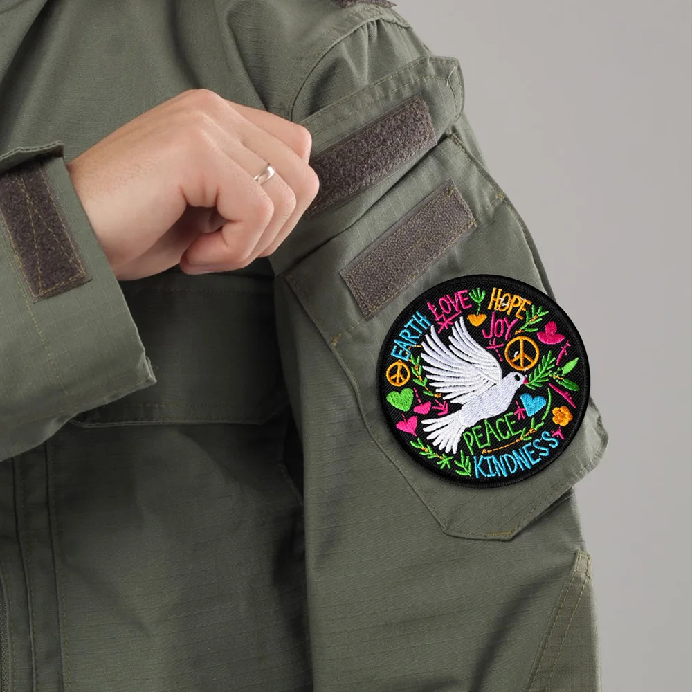 Parche táctico Peace Dove bordado con velcro para ropa y mochila - imagen 3