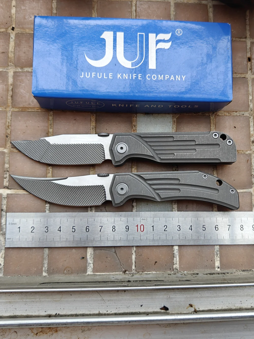 Vista del cuchillo plegable utilitario JUFULE
