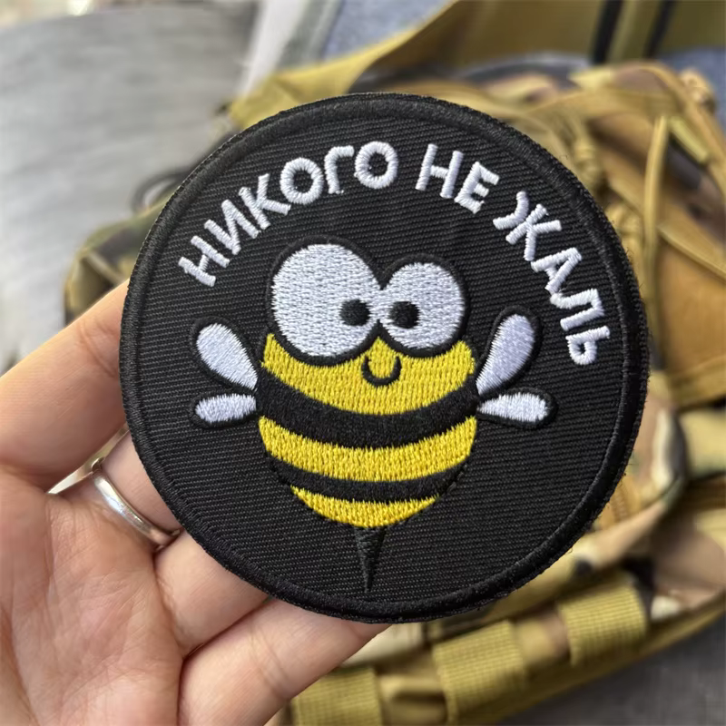 Parche táctico bordado abeja con gancho y bucle para ropa - imagen 5