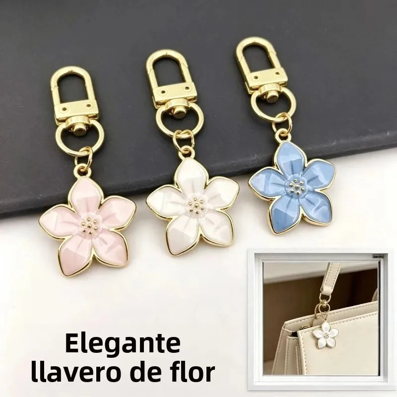 Llavero metal hoja de arce con flor y hierba colgante para coche