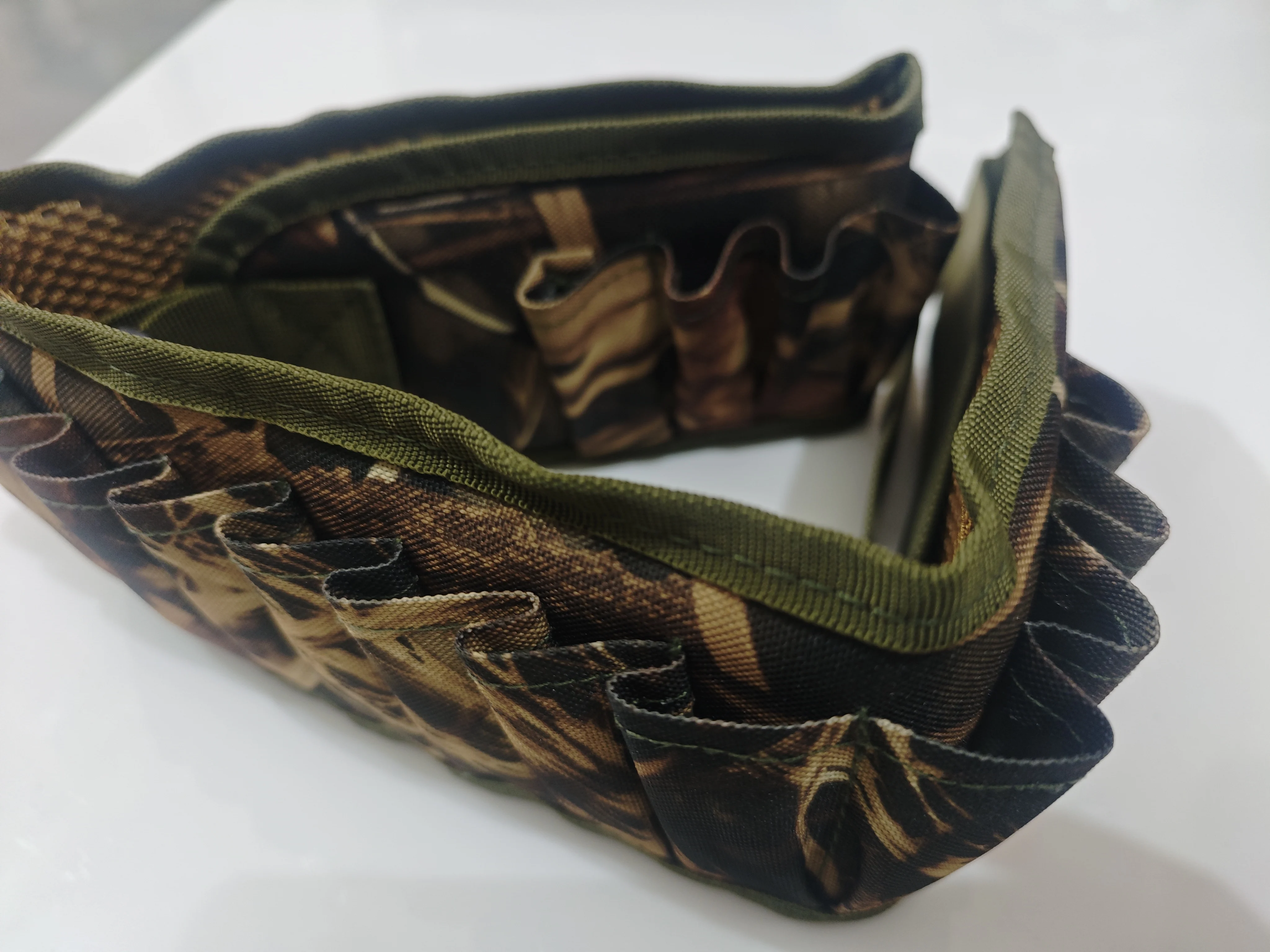 Bandolera táctica camuflaje MOLLE para Airsoft y Paintball - imagen 3