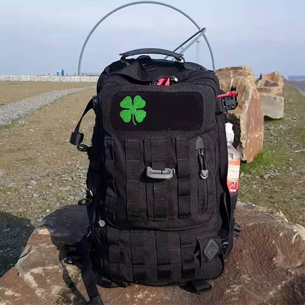 Pegatina velcro con parche trébol cuatro hojas militar bordado para mochilas tácticas DIY - imagen 5