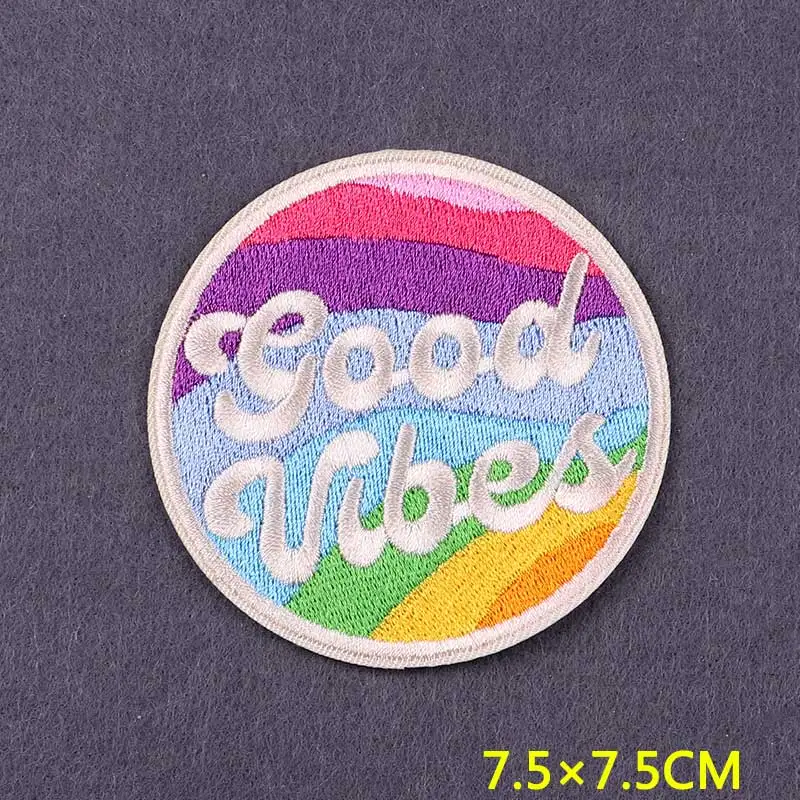 Parche moral bordado amor y paz – Velcro para mochila táctica - imagen 4
