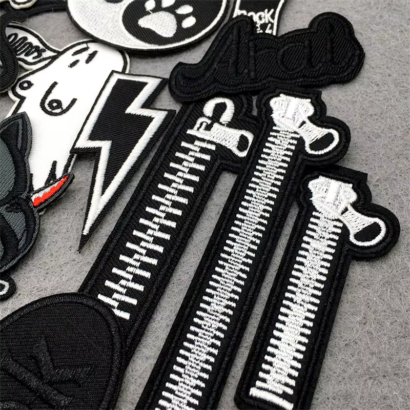 Parche bordado termoadhesivo dibujos animados – Blanco negro - imagen 2