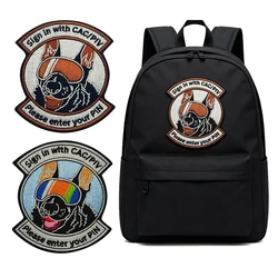 Parche bordado de velcro militar perro con antifaz azul y naranja