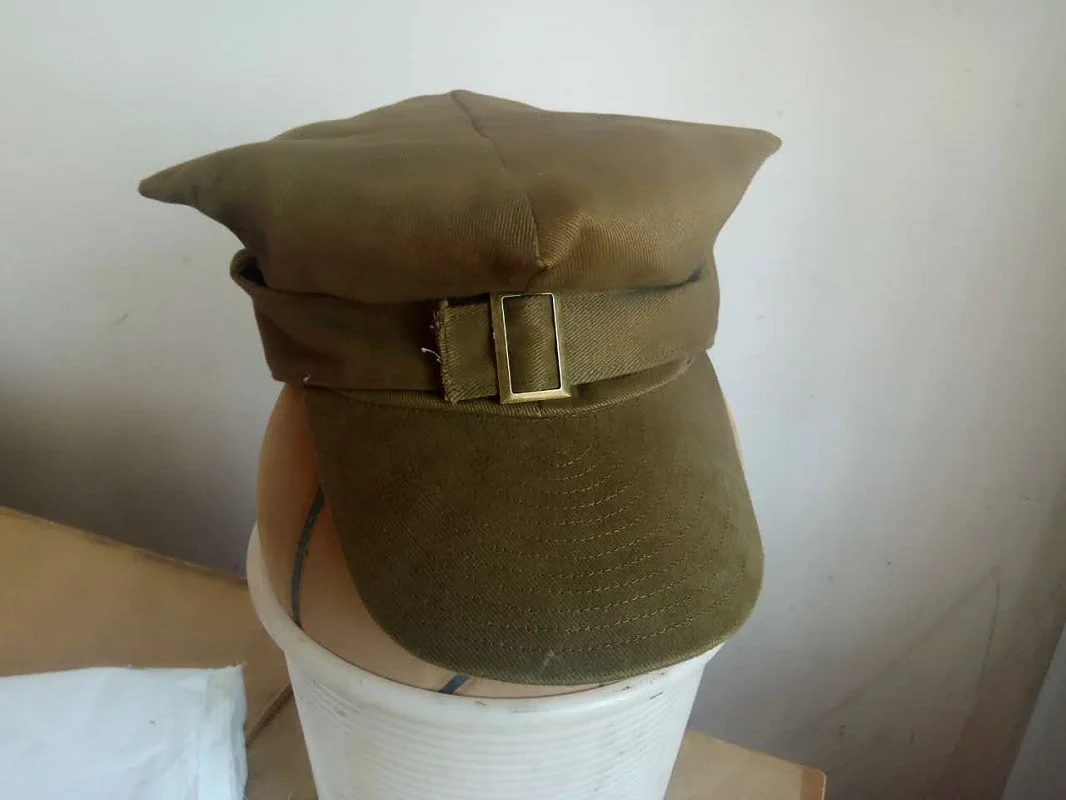 Sombrero de copa cuadrado de sarga de algodón pulido - vista frontal