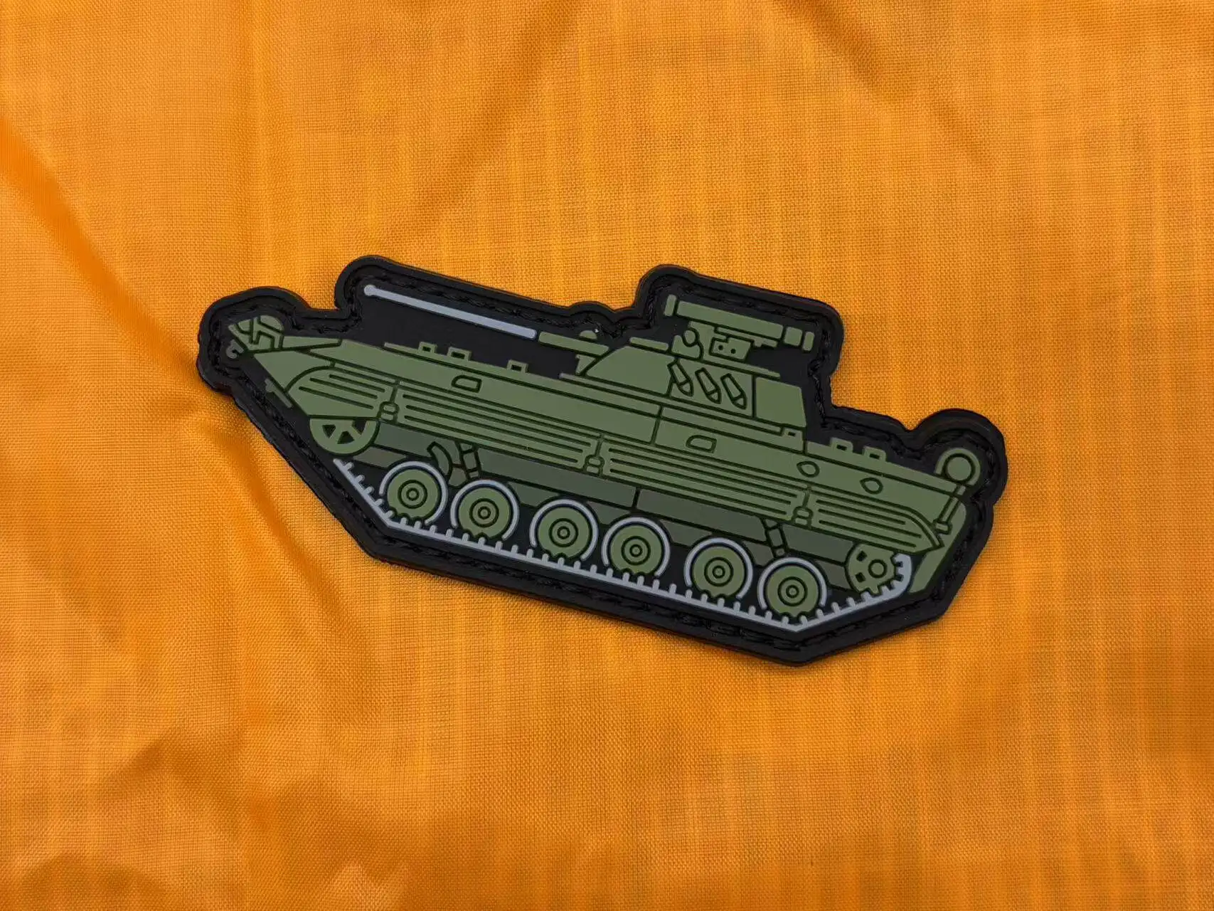 Detalle del set de insignias con gancho y bucle