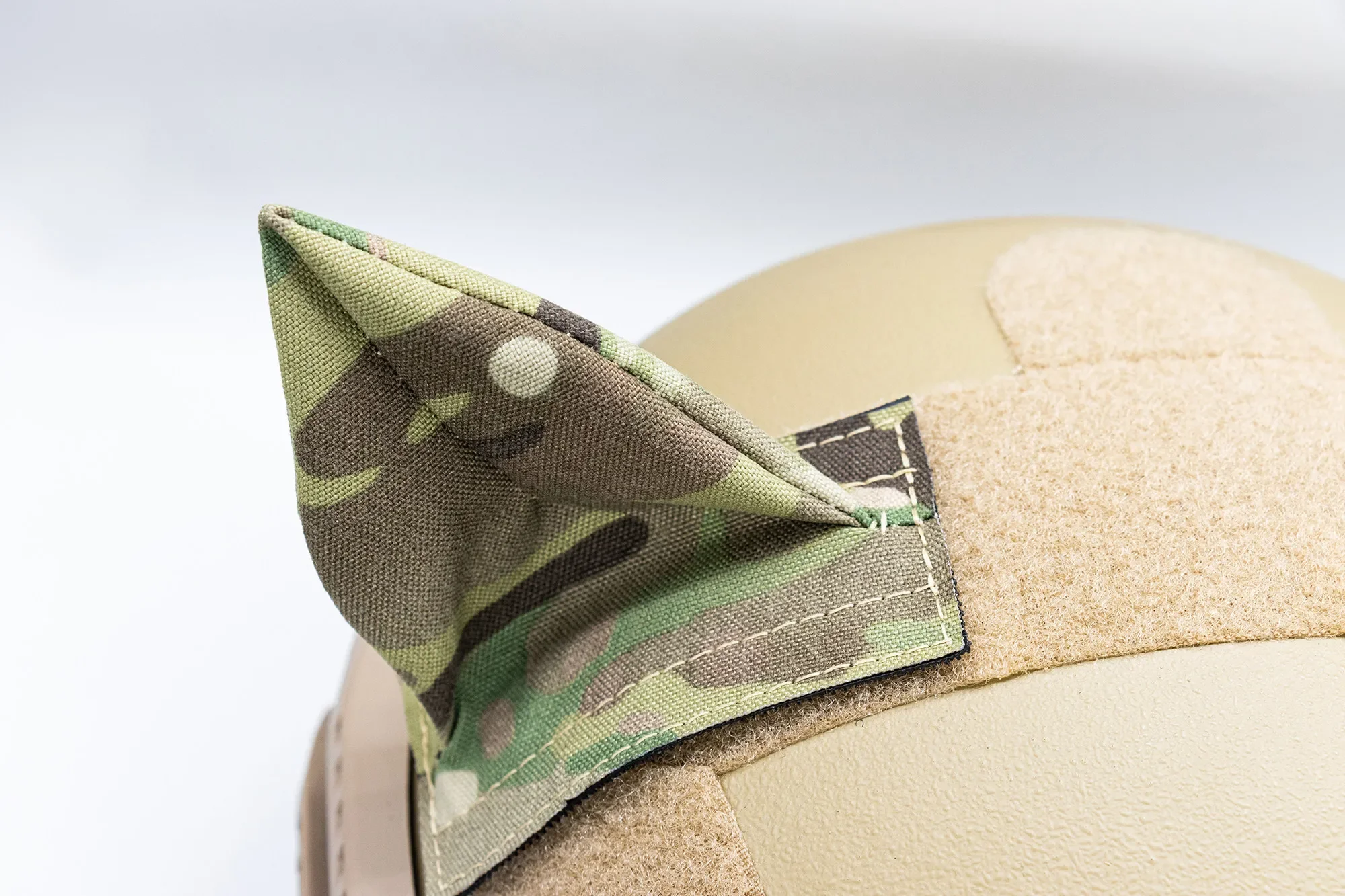Parche táctico con orejas de gato y cierre Velcro para casco - imagen 3