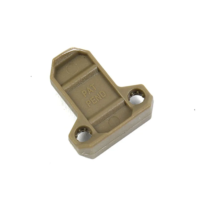 Trasero mostrando la fijación MOLLE y la correa elástica