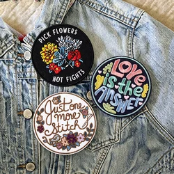 Parche termoadhesivo con frases positivas, flores y letras bordadas