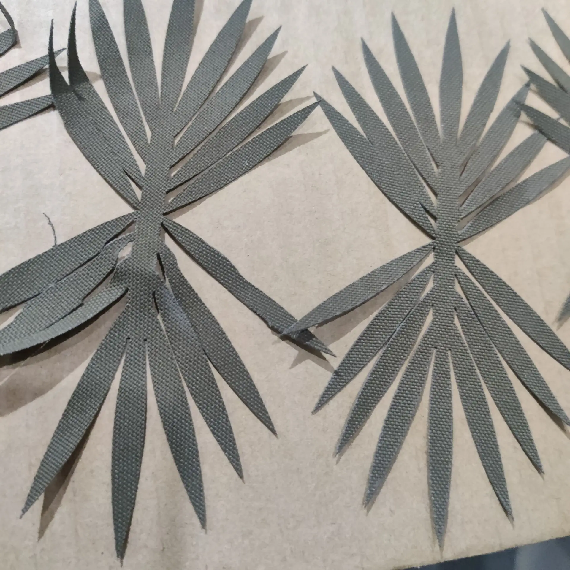 Piezas de camuflaje 3D para casco en diferentes formas