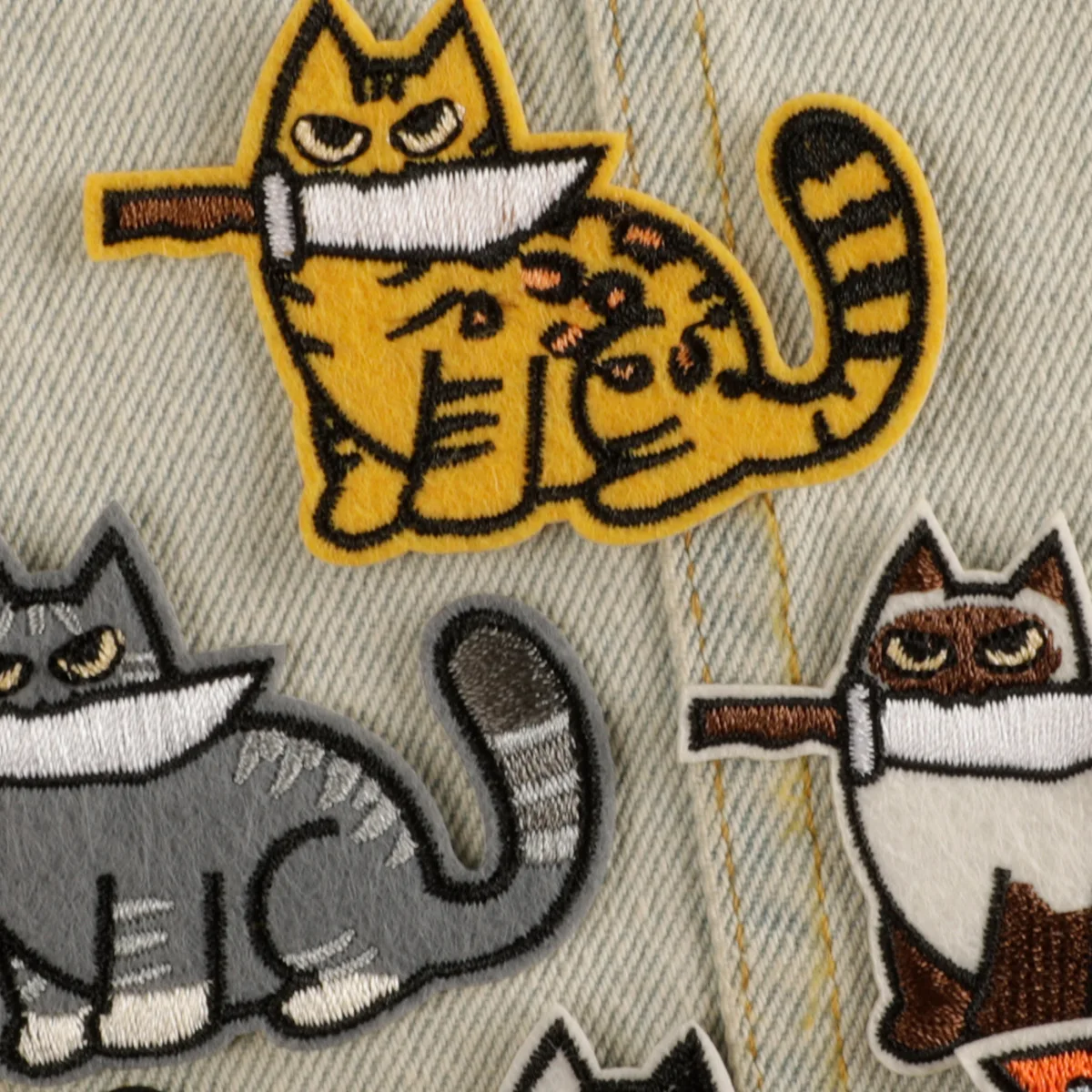 Parche bordado felino con cuchillo, termoadhesivo para chaqueta - imagen 3