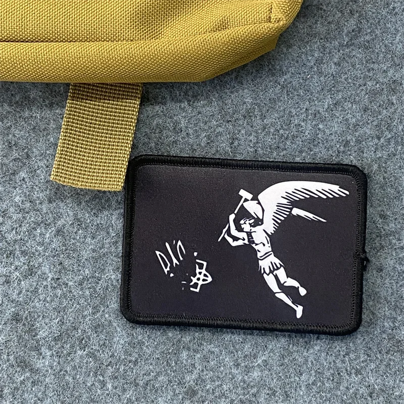Parche táctico lobo piel de oveja con velcro para mochila - imagen 4