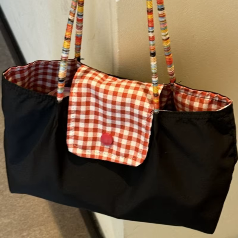 Bolso bandolera de lona a cuadros con diseño retro