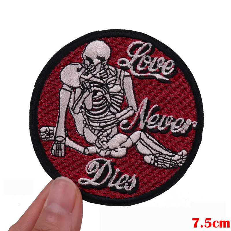Parche calavera punk bordado termoadhesivo DIY - imagen 3