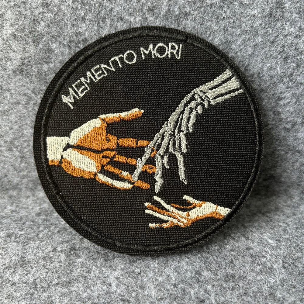 Parche bordado calavera Memento Mori MOLLE para equipamiento táctico - imagen 4